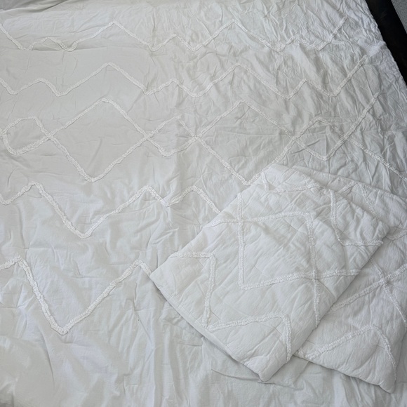 Potterybarn Teen Dorm Full/Queen Comforter Quilt and 2 std Shams - Soft White